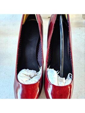 EUC STEVE MADDEN HEELS SZ 8